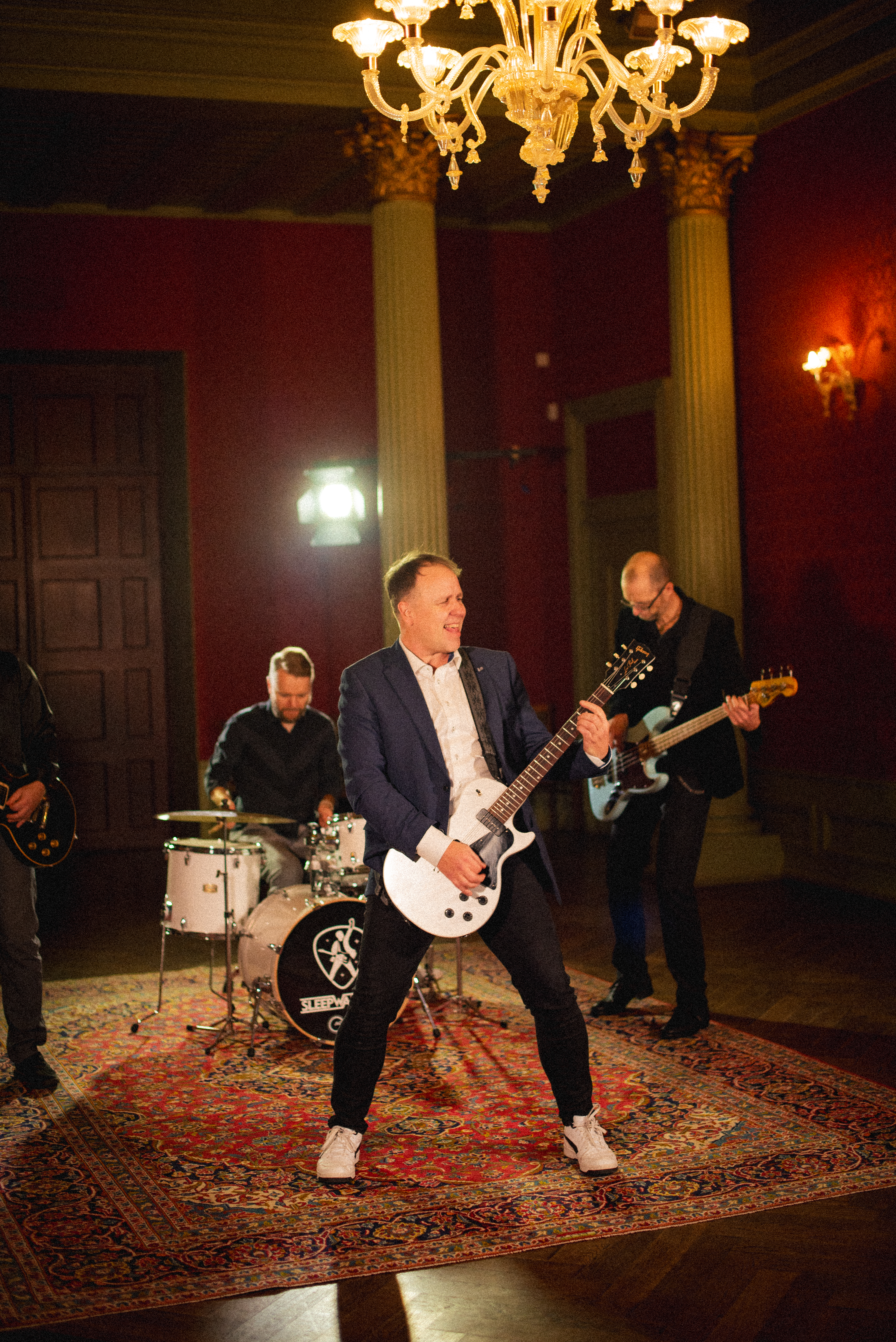 Sleepwalkers - Jäljed Lume Peal