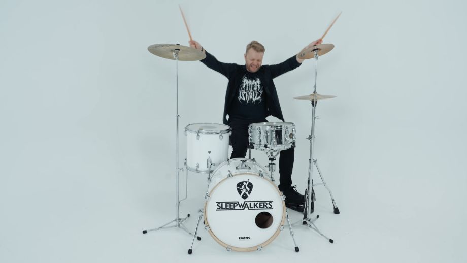 Sleepwalkers - Jäljed Lume Peal