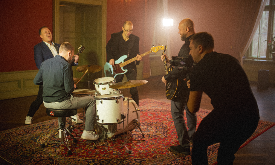 Sleepwalkers- Jäljed Lume Peal